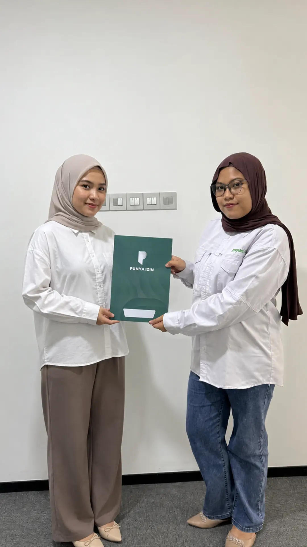 Serah terima dokumen legalitas usaha
