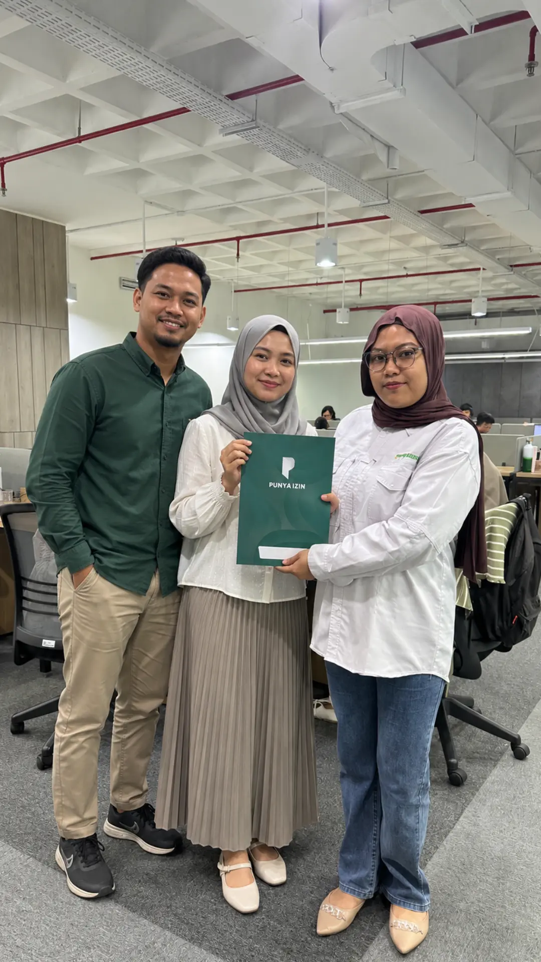 Serah terima dokumen pendirian PT kepada klien